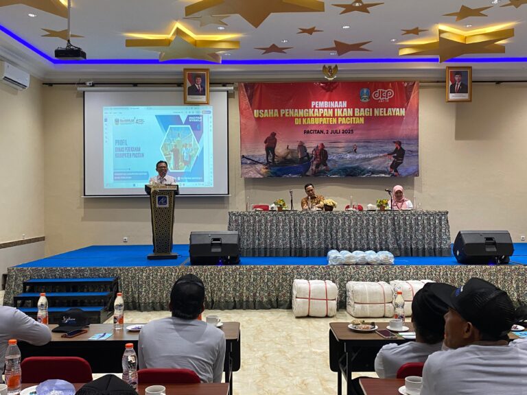MEMBINA NELAYAN TANGGUH PACITAN